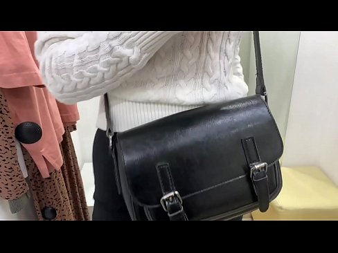 ❤️ Offentlig onani af ung kælling FeralBerry med en dildo i prøverummet ☑ Sex video at da.hentaiteca.ru ❌❤