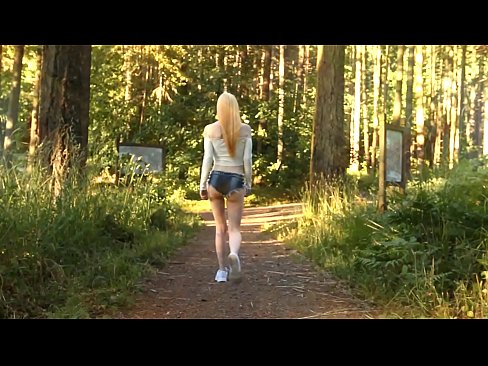 ❤️ Smuk kvinde bevæger sig langsomt, ikke nøgen video ☑ Sex video at da.hentaiteca.ru ❌❤